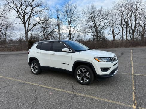 Used 2018 Jeep Compass Limited w/ Navigation Group AWD/4WD image 2