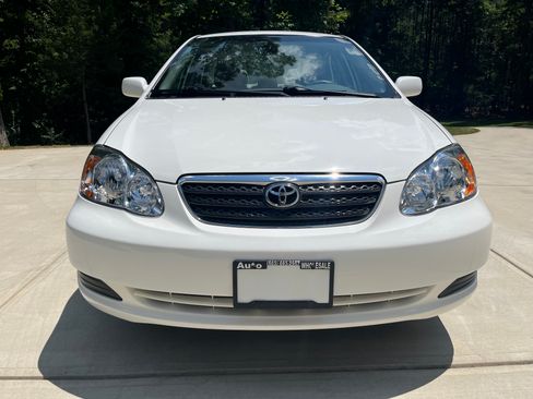 Used 2005 Toyota Corolla LE FWD image 2