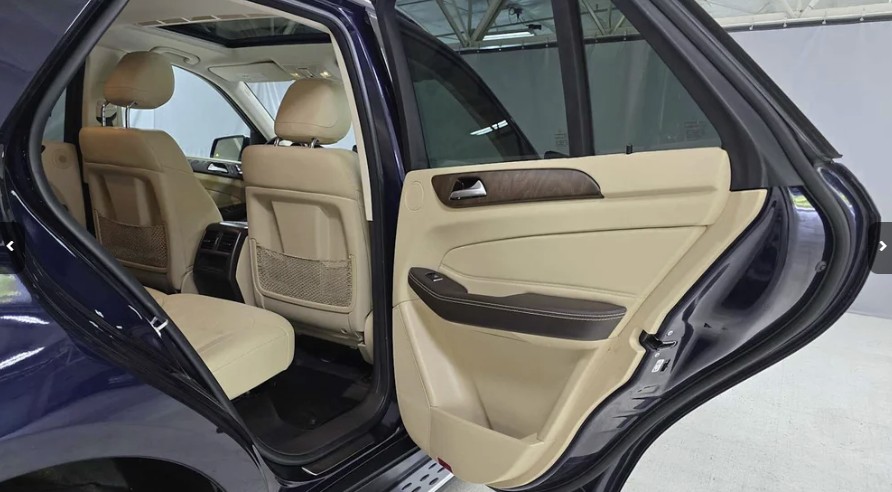 Used 2019 Mercedes-Benz GLE 400 4MATIC image 4