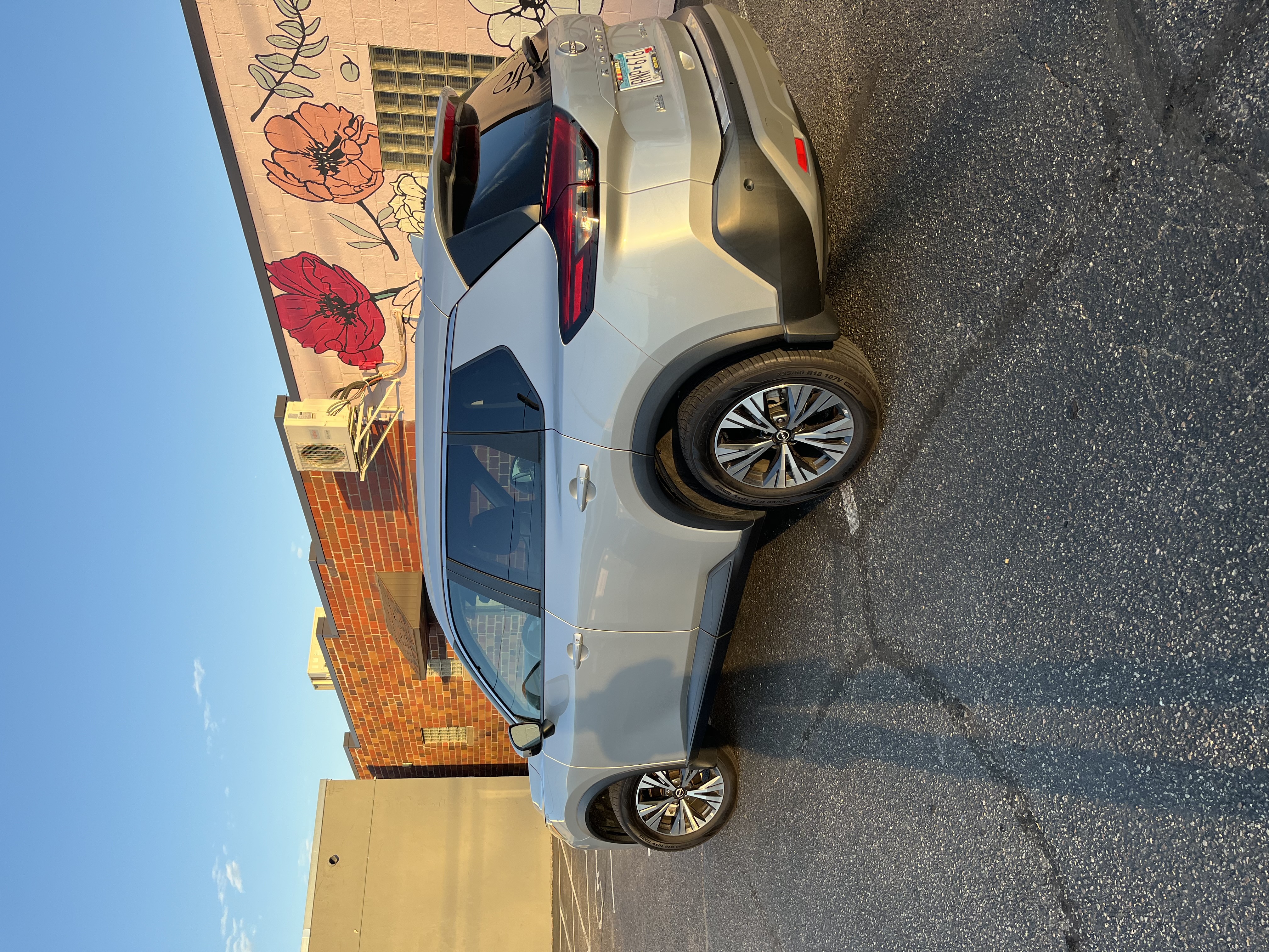 Used 2022 Nissan Rogue SV w/ SV Premium Package AWD/4WD image 2