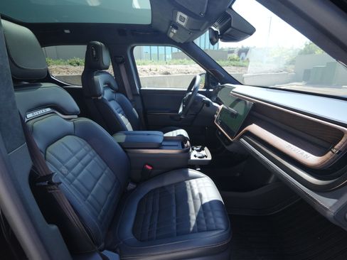 Used 2026 Rivian R1T Premium image 21