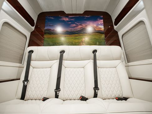 Used 2025 Mercedes-Benz Sprinter 2500 image 10