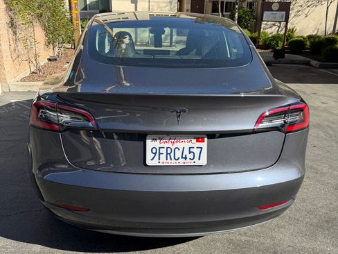 Used 2023 Tesla Model 3 Standard Range image 1