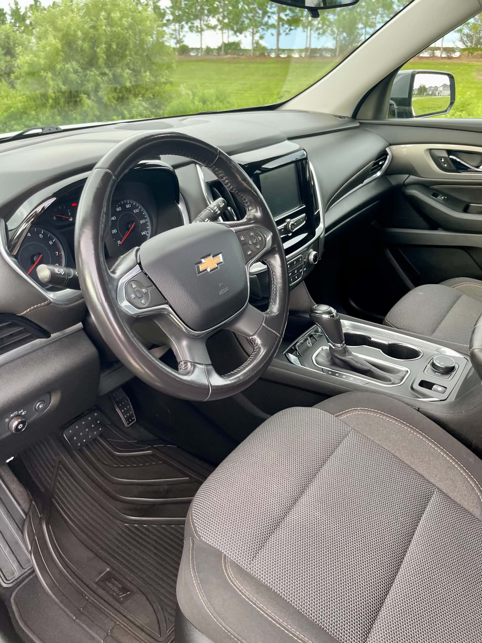 Used 2019 Chevrolet Traverse LT FWD image 12