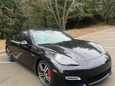 Used 2013 Porsche Panamera GTS image 4