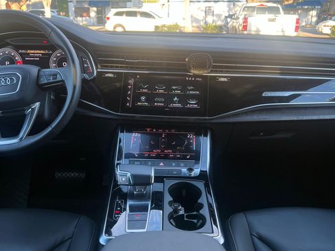 Used 2021 Audi Q8 Premium image 11