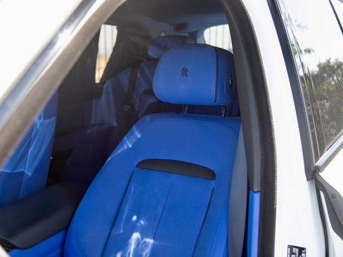 Used 2022 Rolls-Royce Cullinan w/ Technology Package image 28