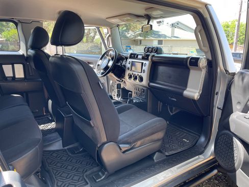 Used 2007 Toyota FJ Cruiser 4WD image 12
