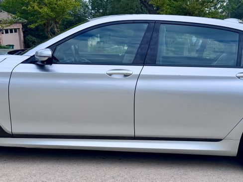 Used 2017 BMW 750i xDrive image 5