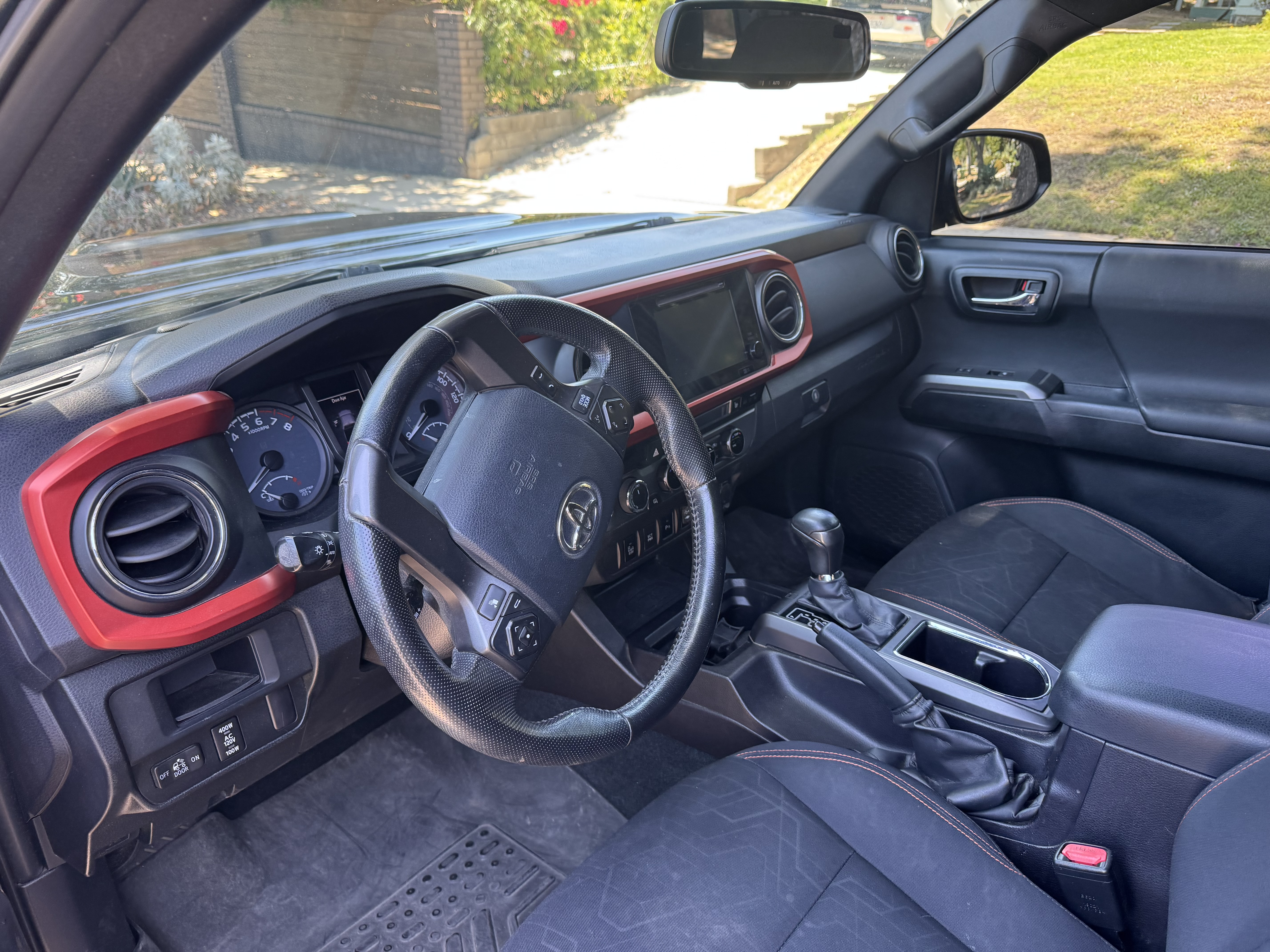 Used 2016 Toyota Tacoma TRD Sport w/ Premium & Technology Package AWD/4WD image 11