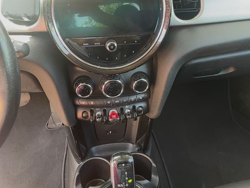 Used 2022 MINI Cooper 2-Door Hardtop w/ Premium Package image 4