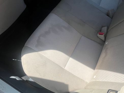 Used 2014 Toyota Corolla LE FWD image 18