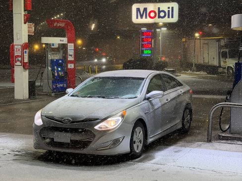 Used 2012 Hyundai Sonata Hybrid image 9