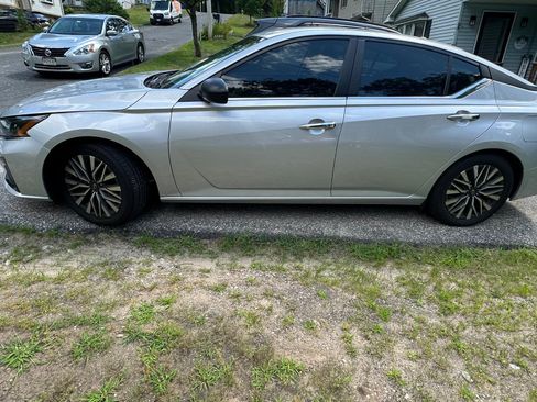 Used 2024 Nissan Altima 2.5 SV FWD image 6