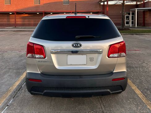 Used 2013 Kia Sorento LX image 17