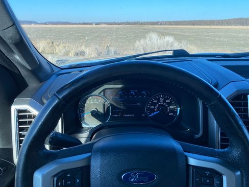 Used 2015 Ford F150 Lariat w/ Equipment Group 502A Luxury image 10