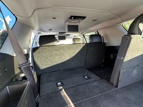 Used 2018 GMC Yukon XL SLT w/ Premium Edition AWD/4WD image 14
