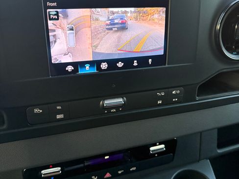 Used 2023 Mercedes-Benz Sprinter 2500 image 12