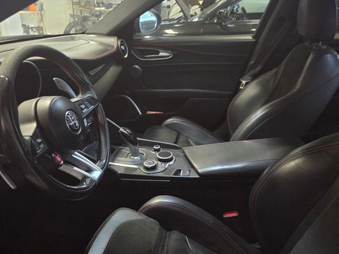 Used 2017 Alfa Romeo Giulia Quadrifoglio image 5