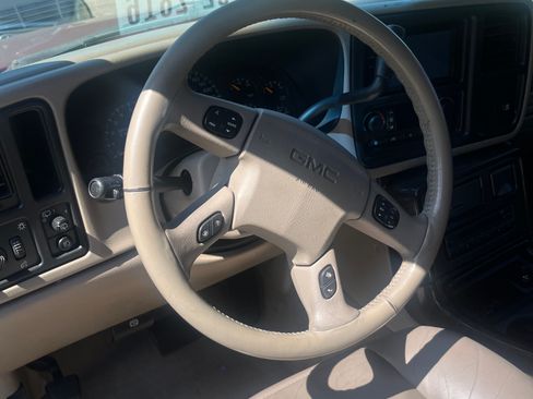 Used 2004 GMC Yukon Denali image 15