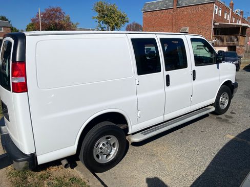 Used 2022 Chevrolet Express 2500 w/ Driver Convenience Package image 5