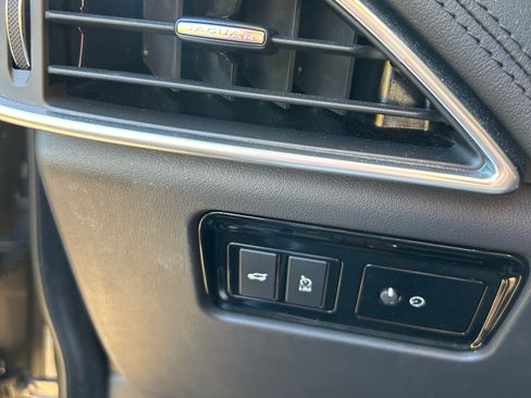 Used 2019 Jaguar F-PACE Prestige AWD/4WD image 25