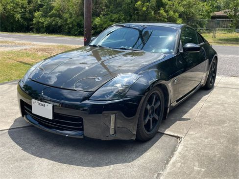 Used 2006 Nissan 350Z Touring w/ (N93) Cargo Convenience Pkg image 4