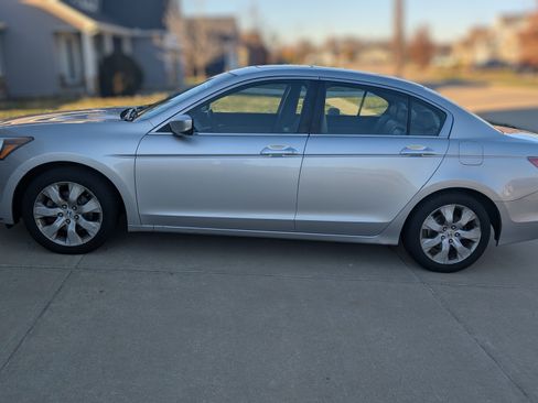 Used 2010 Honda Accord EX-L image 9