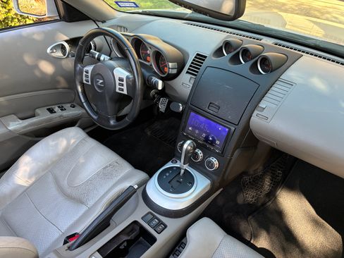 Used 2006 Nissan 350Z Touring image 14