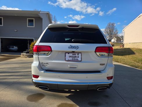 Used 2017 Jeep Grand Cherokee Summit image 4