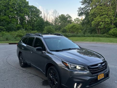 Used 2021 Subaru Outback Onyx Edition XT w/ Popular Package #2 AWD/4WD image 2