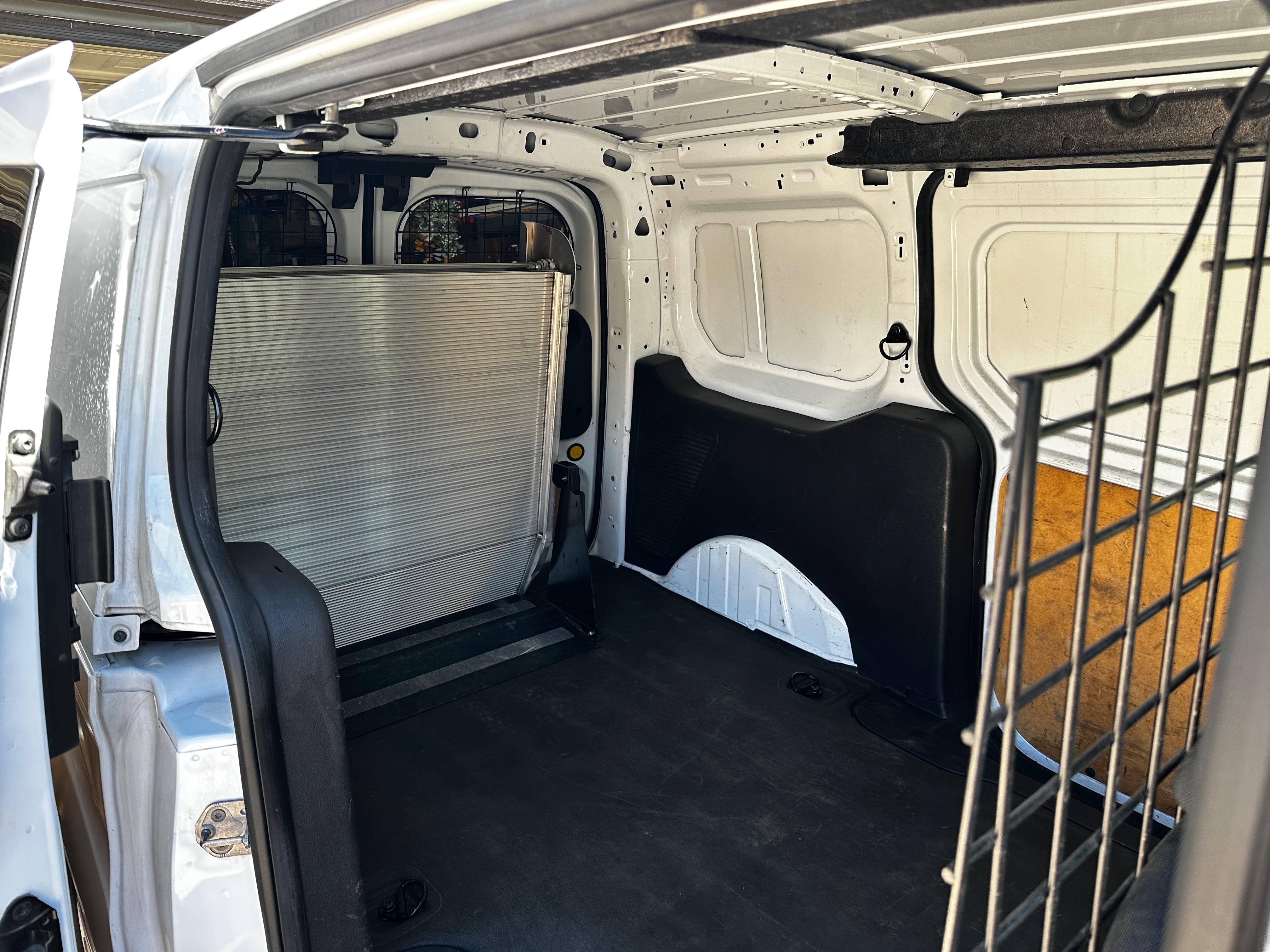 Used 2016 Ford Transit Connect XL FWD image 17