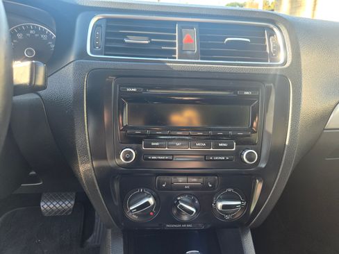 Used 2013 Volkswagen Jetta SE image 9