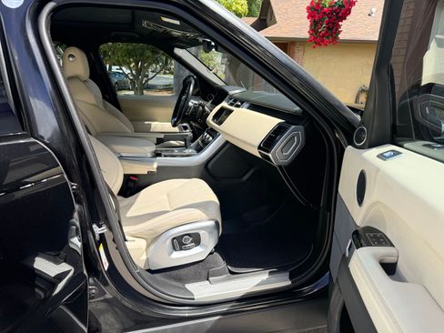 Used 2017 Land Rover Range Rover Sport image 4