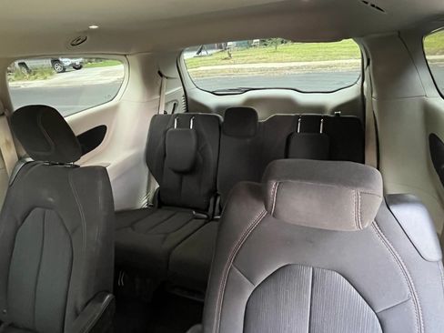 Used 2018 Chrysler Pacifica Touring Plus image 8