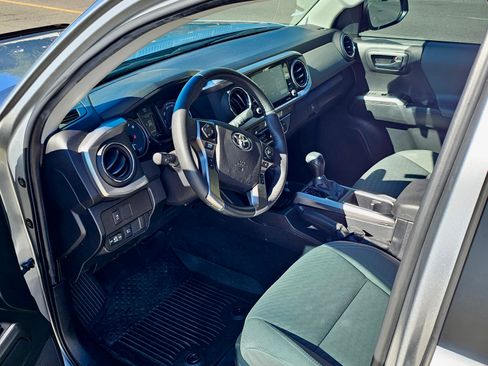 Used 2022 Toyota Tacoma SR5 RWD image 8