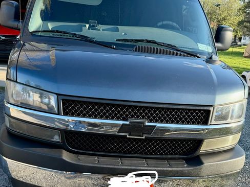 Used 2019 Chevrolet Express 2500 w/ Driver Convenience Package RWD image 6