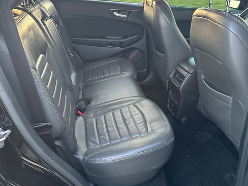 Used 2018 Ford Edge SE image 16