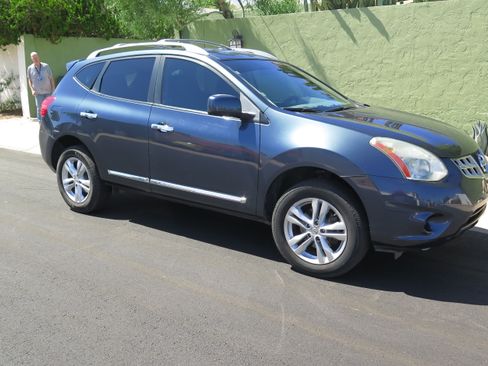 Used 2013 Nissan Rogue SV AWD/4WD image 5