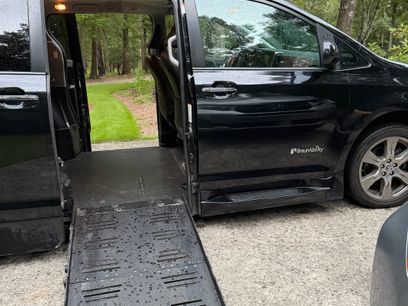 Used 2018 Toyota Sienna SE w/ SE Preferred Package