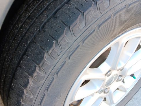 Used 2018 Jeep Grand Cherokee Laredo image 16