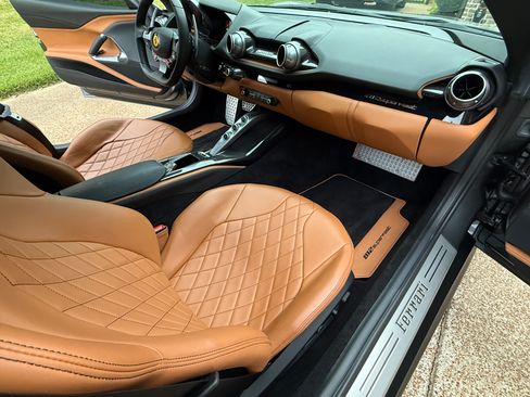 Used 2020 Ferrari 812 Superfast image 8