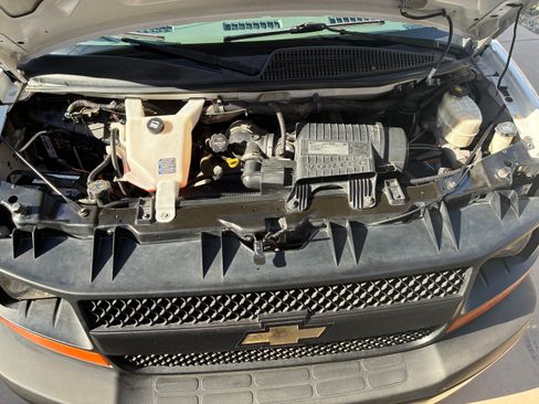 Used 2015 Chevrolet Express 2500 LS RWD image 4