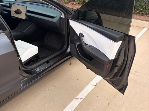 Used 2025 Tesla Model 3 Performance image 12