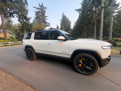 Used 2022 Rivian R1S Launch Edition AWD/4WD image 2
