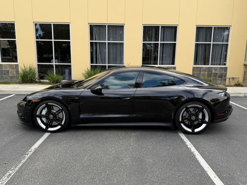 Used 2022 Porsche Taycan 4S image 4