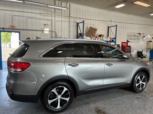 Used 2017 Kia Sorento EX w/ EX V6 Premium Package AWD/4WD image 2