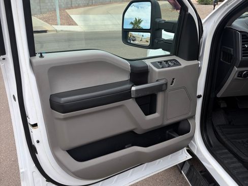 Used 2017 Ford F150 XLT AWD/4WD image 6