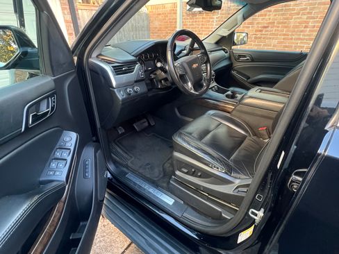 Used 2016 Chevrolet Suburban LT image 11