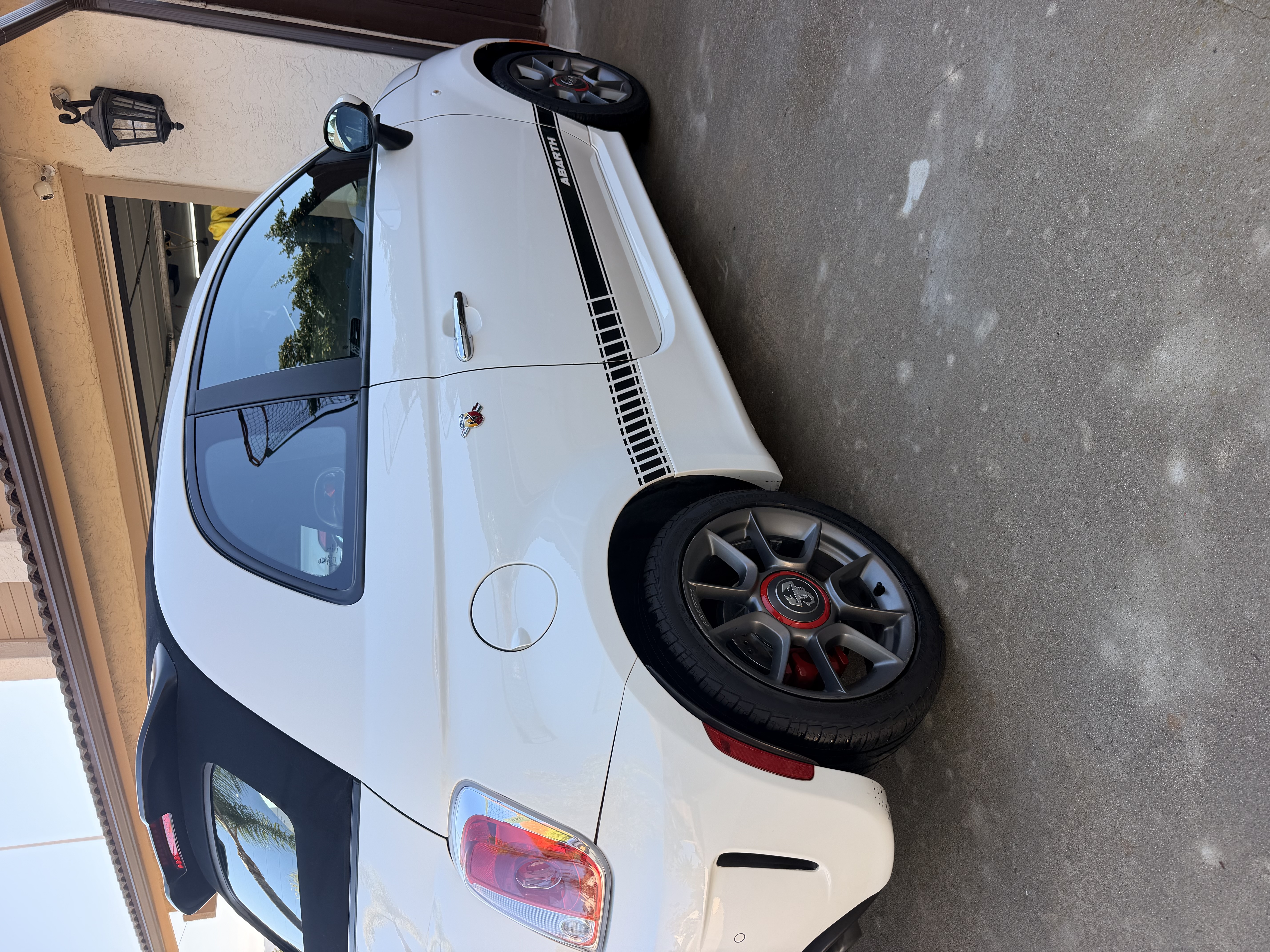 Used 2013 FIAT 500 Abarth w/ Beats Audio Pkg FWD image 5